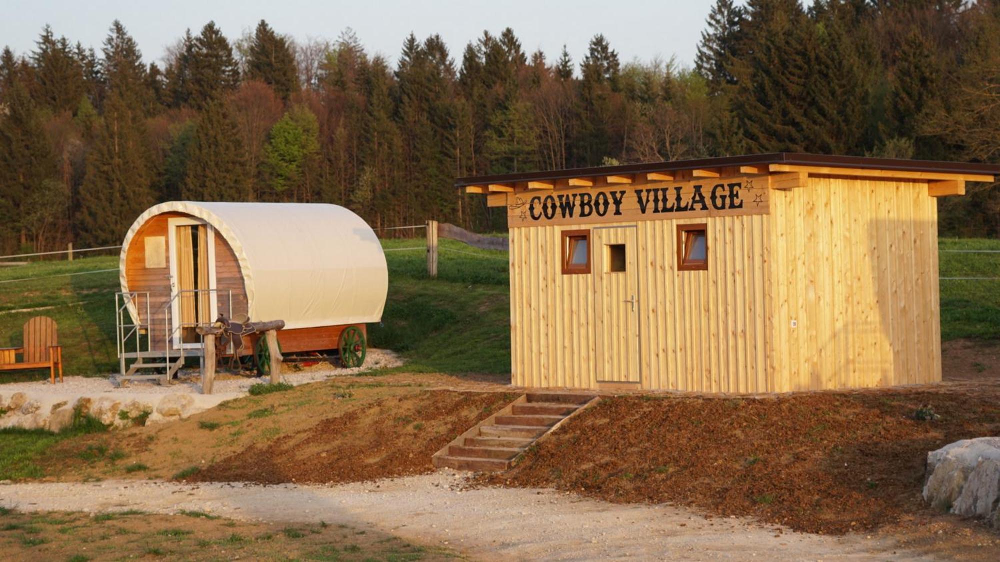 Готель Cowboy'S Land Visnja Gora Екстер'єр фото